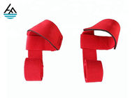 L'enveloppe rouge de poignet d'haltérophilie avec la boucle de pouce, appui de poignet attache le bodybuilding